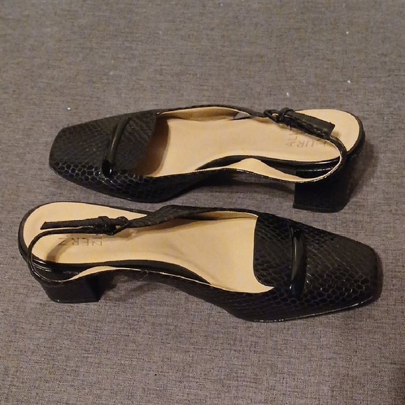 Naturalizer Black Flats Elegant Comfortable Loafers - Picture 3 of 9